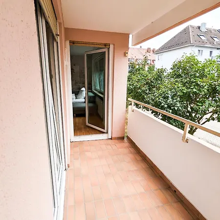 Charming, Newly & High Quality Equipped With Quiet Balcony In Fantastic Location - Ready To Move In 公寓 *