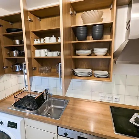 Charming, Newly & High Quality Equipped With Quiet Balcony In Fantastic Location - Ready To Move In 公寓